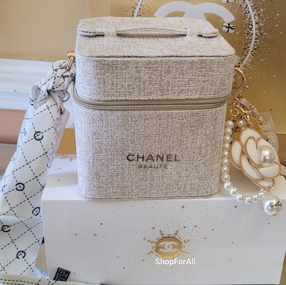 Chanel - Picture 11 of 16